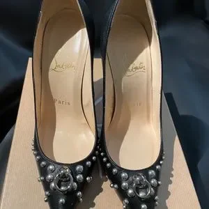 Christian Louboutin DOOR KNOCK パンプス 25cm Christian Louboutin White Leather Door Knock Pump (Size 36